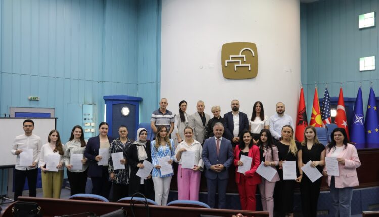 Visar Ganiu ndanë 14 vendime pune për mësimdhënësit