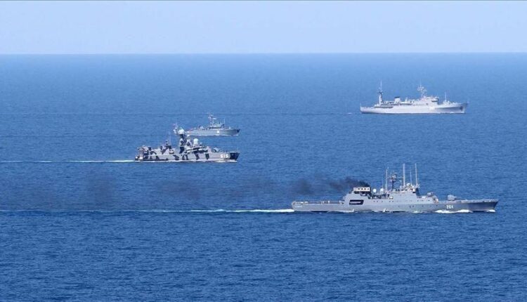 Imazhet satelitore tregojnë anijet e marinës amerikane duke u pozicionuar përpara një sulmi të mundshëm ndaj Iranit
