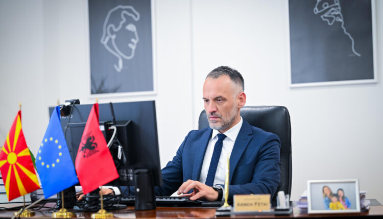 Zëvendëskryeministri Fetai njofton përfundimin e procesit të ndarjes së granteve nga Qeveria për shoqatat dhe fondacionet