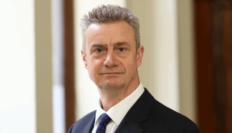 Ambasadori britanik pas takimit me Kurtin: Urgjente dalja nga ngërçi, të shmangen veprimet përshkallëzuese në veri