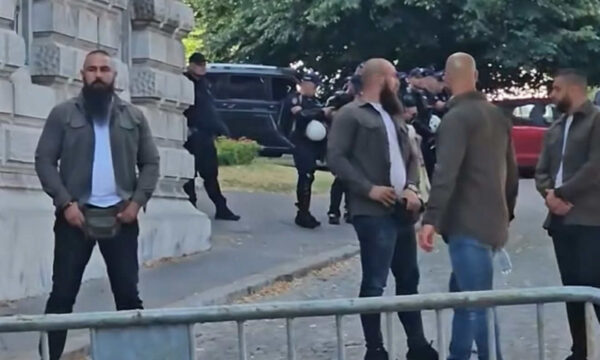 Të akuzuarit e sulmit terrorist në Banjskë tani sigurim personal i presidentit serb, Aleksandar Vuçiq