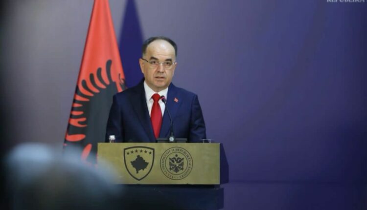 Presidenti Begaj viziton Kosovën, policia del me njoftim