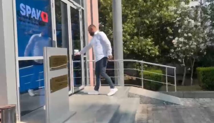 Atentati ndaj ish-prokurorit Arjan Ndoja, Halit Valteri paraqitet në GJKKO! Publikoi në parlament video nga momenti i ngjarjes