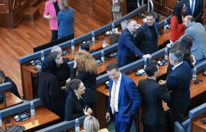 Asgjë e re! As për herë të 34-t deputetët e Kosovës nuk arrijnë të konstituojnë Kuvendin