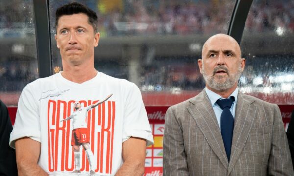 Lewandowski ndihet i ‘tradhtuar’ nga trajneri i Polonisë, thotë se nuk do të luajë për sa kohë që ai është aty