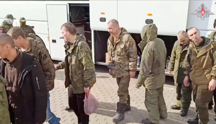 Rusia dorëzon 1,212 trupa të ushtarëve ukrainas në pikën e shkëmbimit