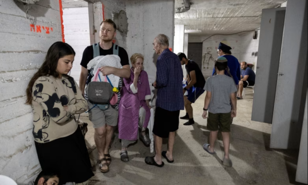 Banori i Tel Avivit përshkruan jetën nën raketa: Marrim libra, jastekë, ushqim në strehimore – fëmijët flenë, të rriturit rrinë zgjuar