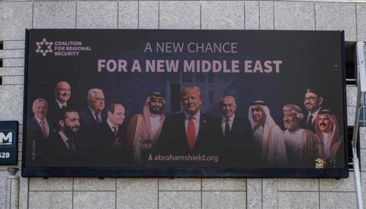 Tel Aviv, poster me thirrje për “normalizim të marrëdhënieve mes Izraelit dhe vendeve arabe”