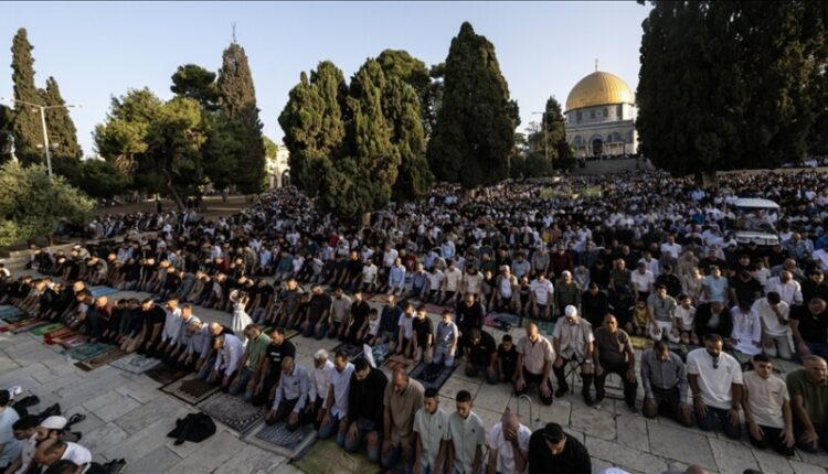 Mijëra muslimanë falën namazin e Kurban Bajramit në xhaminë Al-Aksa