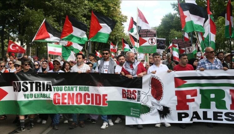 Protesta në Vjenë kërkon ndërprerjen e gjenocidit izraelit në Gaza dhe dënon bashkëpunimin austriak