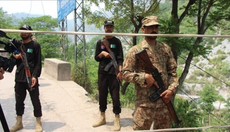 13 ushtarë të vrarë në një sulm vetëvrasës me bombë në Pakistanin veriperëndimor pranë kufirit afgan