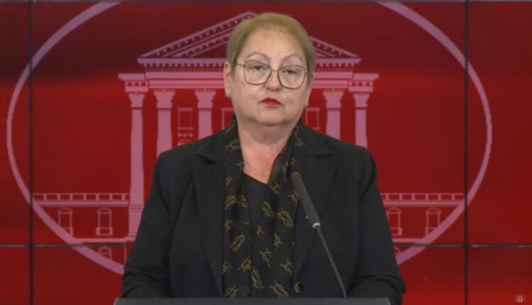 Janevska siguron: Në shtator do të ketë libra për çdo nxënës
