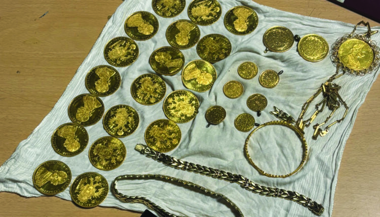 Dogana e Maqedonisë sekuestron bizhuteri ari në kufi