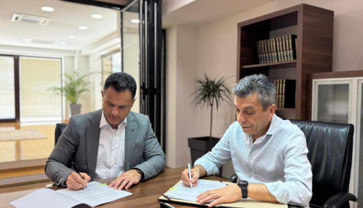 Ministri Mexhiti dhe kryetari Sejdiu nënshkruan marrëveshje për rregullimin e shtratit të lumit në Zhelinë