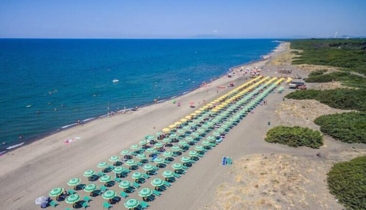 Shembet gropa e rërës që hapi për të luajtur, vdes 17-vjeçari në Itali