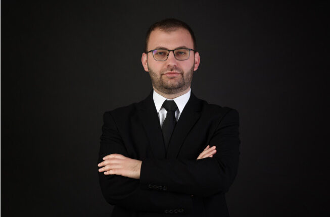 Avokati i njërit polic të arrestuar në Lipjan, del me konstatim: Agon Zejnullahu nuk vdiq nga veprimet e policëve