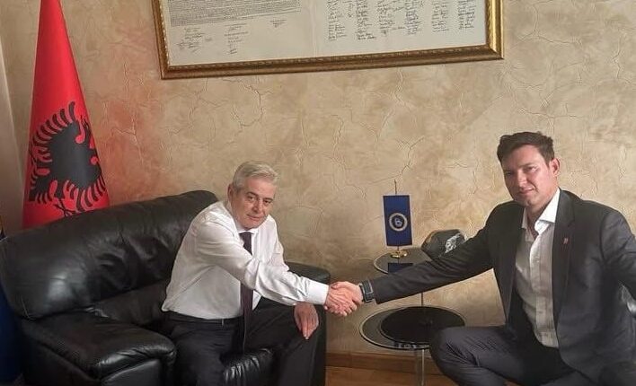Ali Ahmeti: Ambasadori i Shqipërisë ka detyrim kushtetues për të mbrojtur interesat e shqiptarëve, kudo që ndodhen