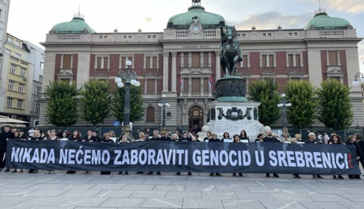 Gjenocidi në Srebrenicë: Serbia mohon të vërtetën, glorifikon kriminelët