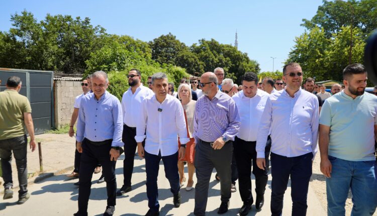 Inspektim i punimeve në lagjen Sahat Kullë nga Kryetari Ganiu dhe Zv.Kryeministri Mexhiti