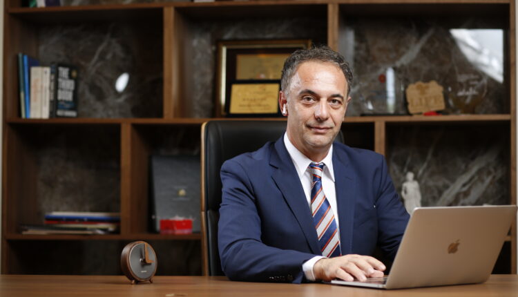 Ministri i Shëndetësisë, Azir Aliu, me “Kabinetin Mobil” në Shtip