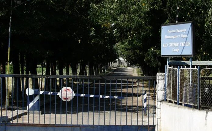 “Dyshohet se lejuan të burgosurit të shkonin në shtëpi pa të drejtë”, aktakuzë ndaj ish-drejtorit të burgut në Shutkë dhe 7 personave të tjerë