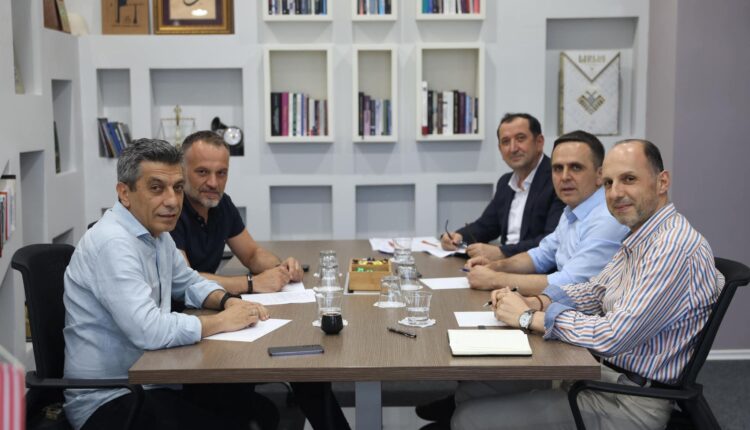 Nafie Selmani thumbon liderët e VLEN: Kur buzëqeshin, janë më të idhnuar