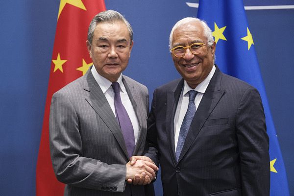 wang-dhe-costa-diskutojne-per-bashkepunimin-dhe-sfidat-globale