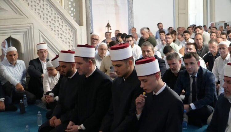 Shkupit i shtohen tre hafiza të rinj – ceremonia e memorizimit të Kur’anit u mbajt në xhaminë “Mustafa Pasha”