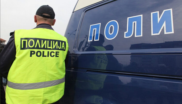 Polici sulmohet brutalisht nga një qytetar në Shkup – dërgohet në spital