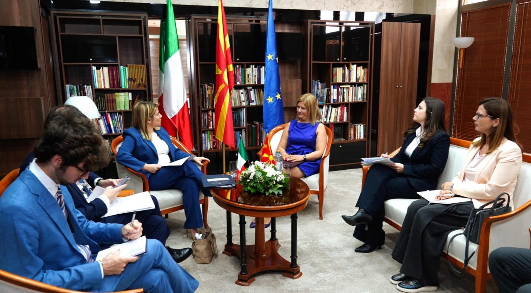 "Takim Bozhinovska me zëvendësministren e punëve të jashtme dhe bashkëpunimit ndërkombëtar të Italisë, Maria Tripodi"