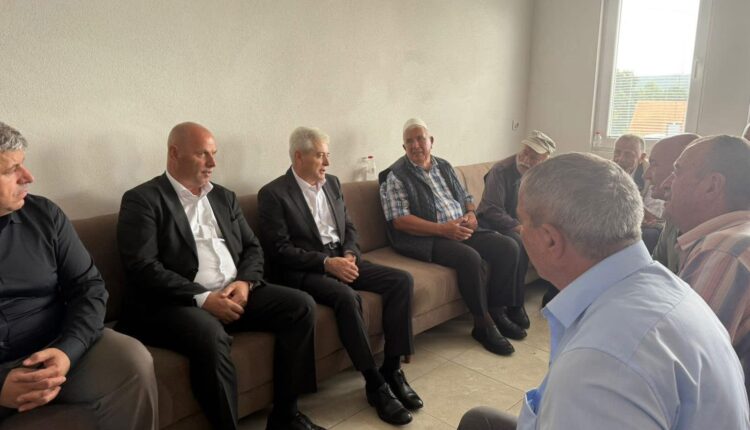 Ali Ahmeti dhe Ramiz Lladrovci bëjnë homazhe në nder të veprimtarit Jahir Prenku
