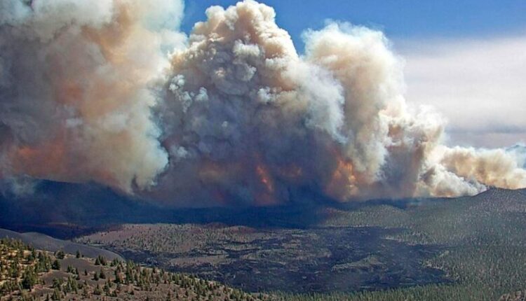 Zjarr i fuqishëm dhe temperatura ekstreme në Arizona, evakuuime pranë ‘Grand Canyon’