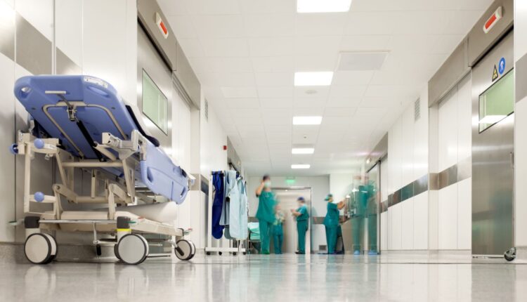 Një foshnjë 9-muajshe pa shenja jete është sjellë në spitalin e Velesit