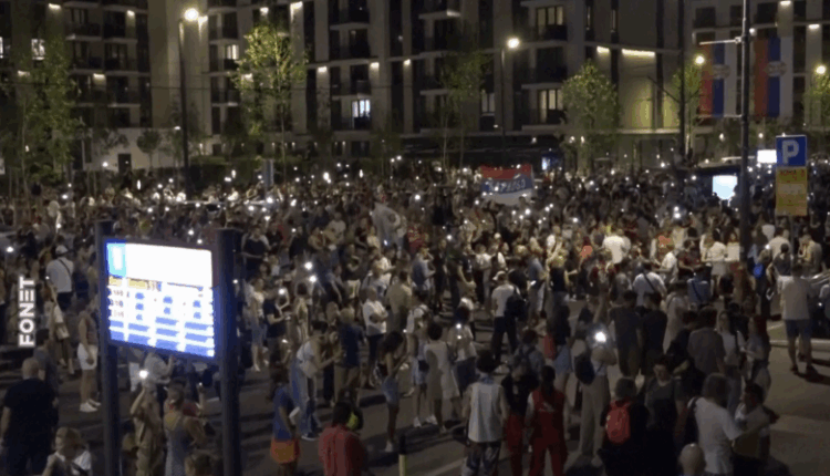 Vazhdojnë protestat në Serbi, protestuesit kërkojnë zgjedhje të jashtëzakonshme