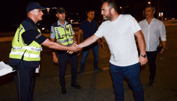 Toshkovski në terren me policët e Shkupit, shqiptojnë 155 gjoba trafiku
