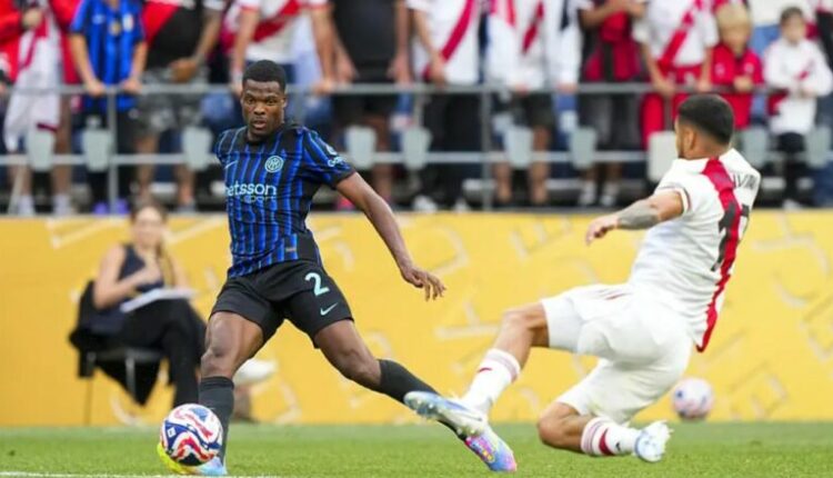 Barcelona e do transferimin e Denzel Dumfries, por pengesë janë financat
