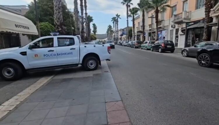 VIDEO/ Pas Vlorës, aksioni për lirimin e hapësirave publike nis edhe në Durrës