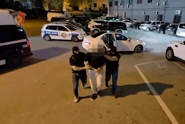 Falsifikonte kartat e kreditit dhe merrte kredi, arrestohet 21-vjeçari në Tiranë