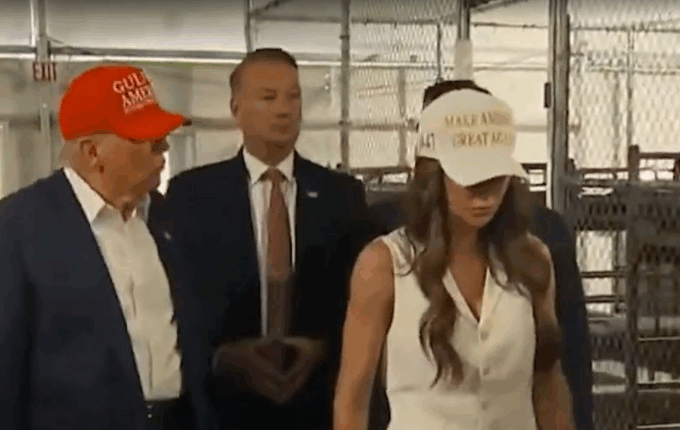 Trump në “burgun” e Alcatraz/ Presidenti viziton qendrën e ndalimit të emigrantëve të paligjshëm