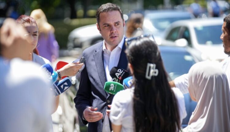 Abdixhiku: LDK qëndroi në sallë për t’ia nisur diskutimeve pas uzurpimit antikushtetues të Kuvendit nga VV-ja