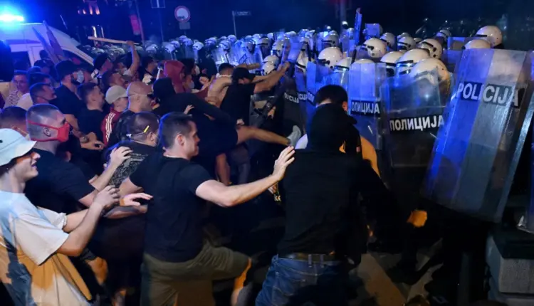 Protestat në Serbi/ Policia largon bllokadat, arrestohen 79 persona
