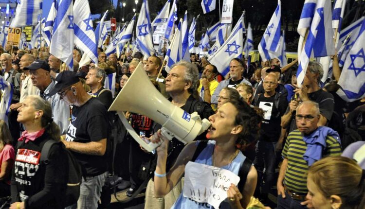 Protestuesit izraelitë mbushin sheshin e Tel Avivit, kërkojnë armëpushim në Gaza