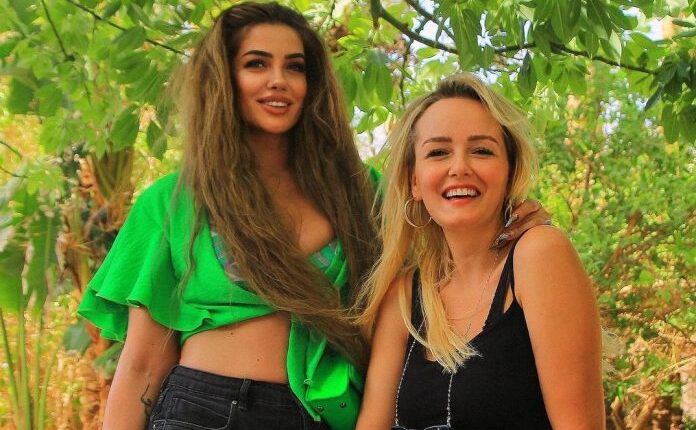 Arjola Demiri dhe Adriana Matoshi rikthejnë shoqërinë e vjetër!