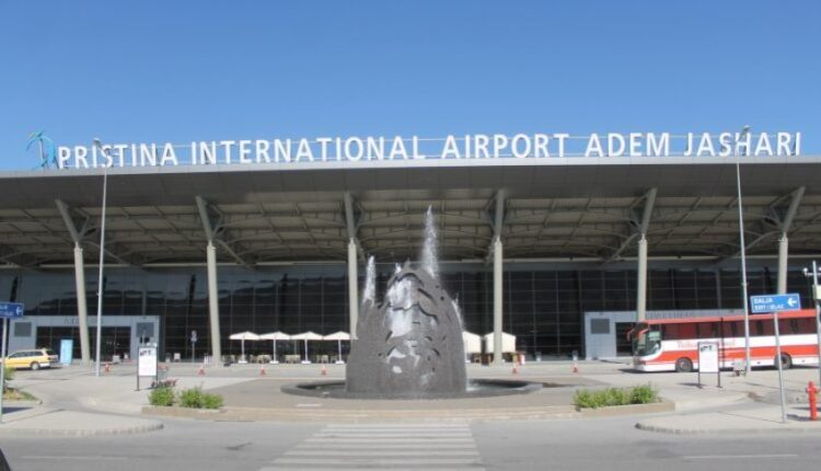 Arrestohet një grua në Aeroportin “Adem Jashari”, dyshohet për një vjedhje para katër muajsh