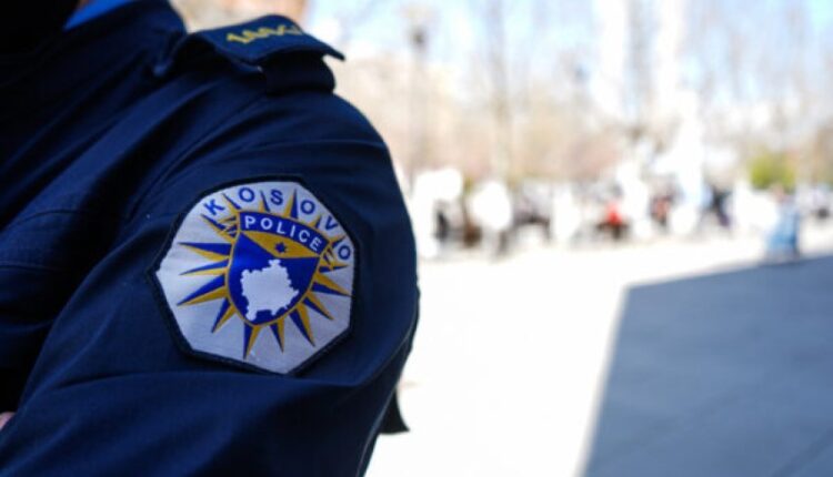 Konfiskohen dy armë në Mramor të Prishtinës, u përdoren për gëzim dasme