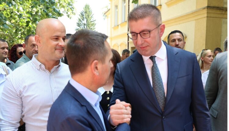 Bilall Kasami pranon donacion 800 mijë Euro nga Serbia. Dyshime për ndërtimin e  Kishës? Mickovski nuk e le me folë! (VIDEO)