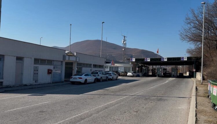 Normalizohet qarkullimi drejt pikës kufitare Bllacë, hiqet ndalesa për automjetet transportuese dhe autobusët