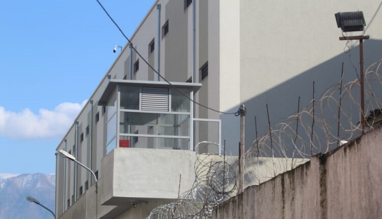 U gjet pa ndjenja në dhomën e tij, ndërron jetë i paraburgosuri te “313”
