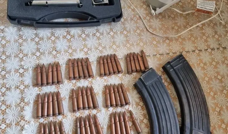 Kallëzim penal kundër dy banorëve të Shkupit për posedim të paautorizuar të armëve të zjarrit dhe municionit