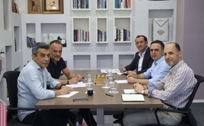 Venera Azizi publikon foton e përbashkët të liderëve të VLEN-it: Krah për krah, në rrugën drejt fitores!